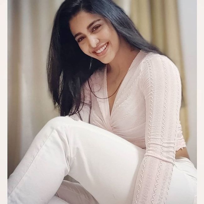 Daksha Nagarka Instagram Pictures